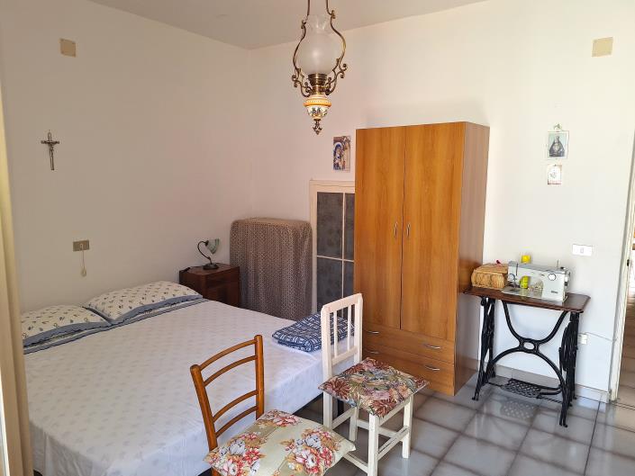 Image No.8-2 Bed Semi-Detached for sale