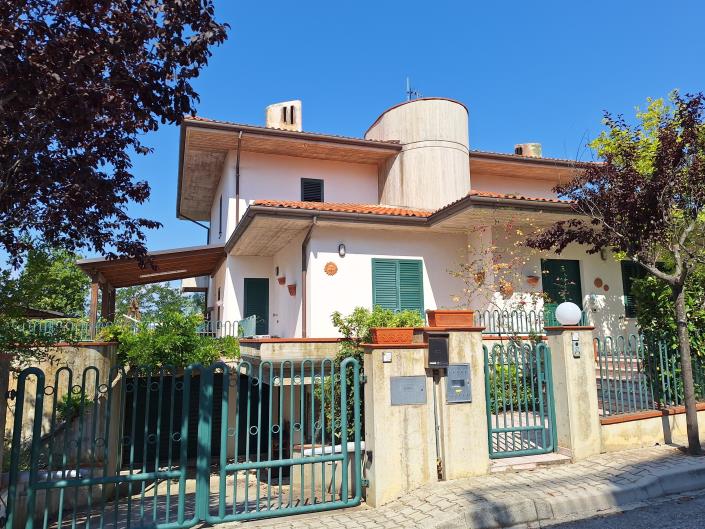 Image No.1-3 Bed Villa / Detached for sale