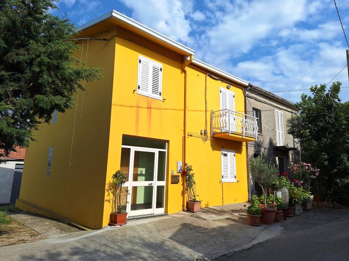 Image No.2-Maison de ville de 5 chambres à vendre à Tornareccio