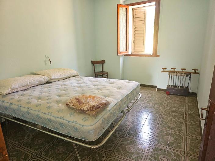 Image No.14-2 Bed Semi-Detached for sale