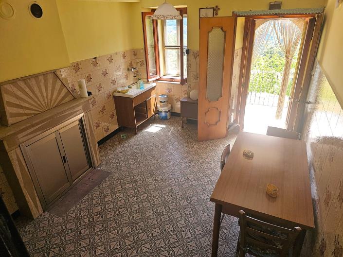 Image No.8-2 Bed Semi-Detached for sale