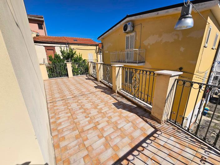 Image No.28-3 Bed Semi-Detached for sale