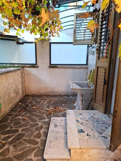 Image No.25-2 Bed Semi-Detached for sale