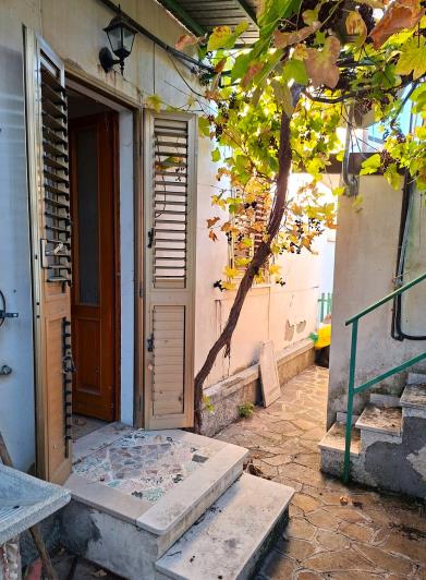 Image No.23-2 Bed Semi-Detached for sale