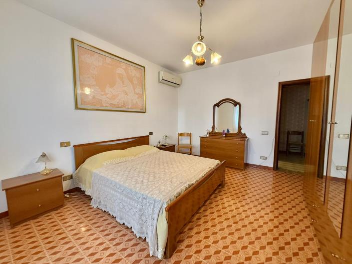 Image No.25-4 Bed House/Villa for sale