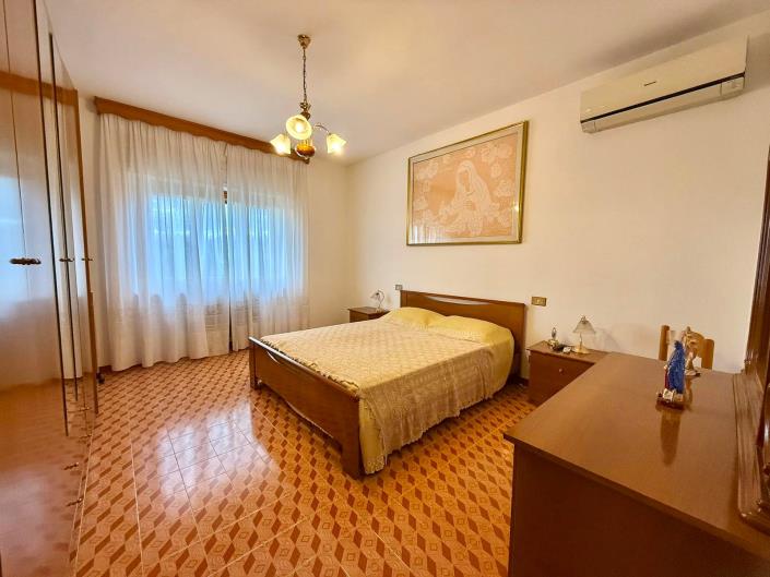 Image No.26-4 Bed House/Villa for sale