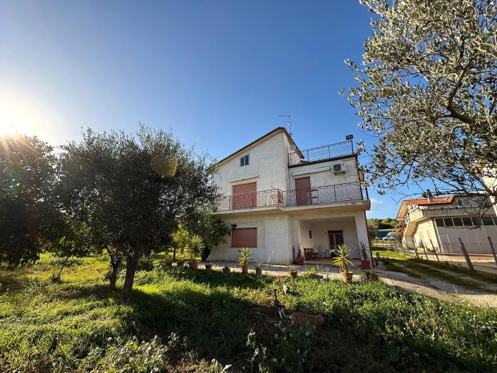 Image No.3-4 Bed House/Villa for sale