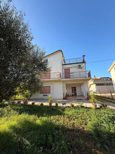 Image No.2-4 Bed House/Villa for sale