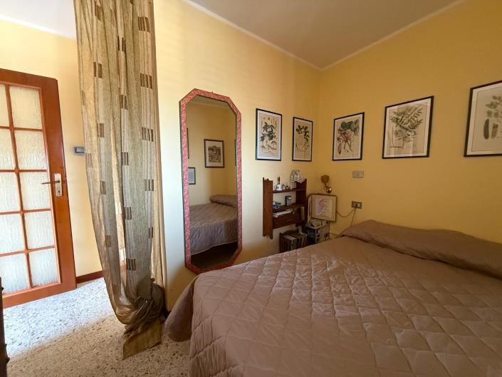 Image No.13-2 Bed Semi-Detached for sale