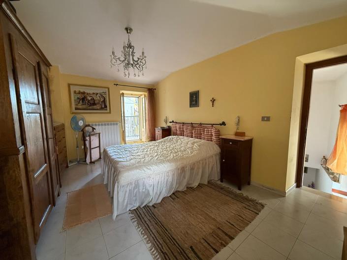 Image No.15-2 Bed Semi-Detached for sale