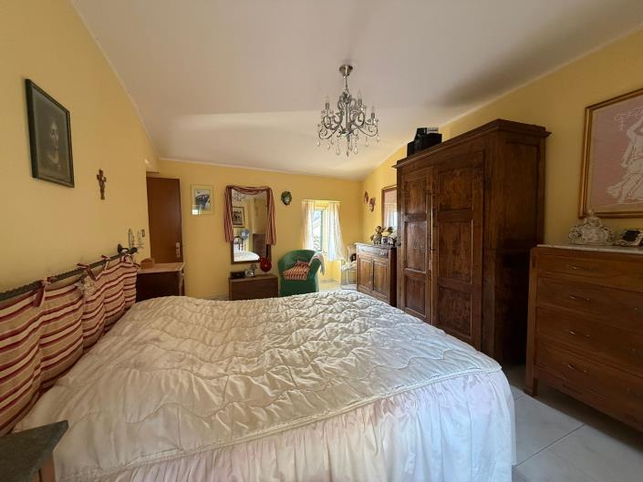 Image No.16-2 Bed Semi-Detached for sale