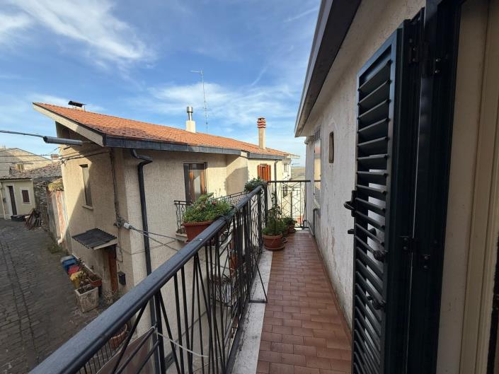 Image No.18-2 Bed Semi-Detached for sale