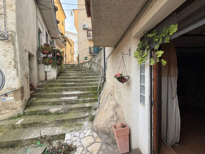 Image No.19-2 Bed Semi-Detached for sale