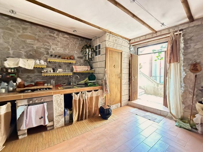 Image No.22-2 Bed Semi-Detached for sale