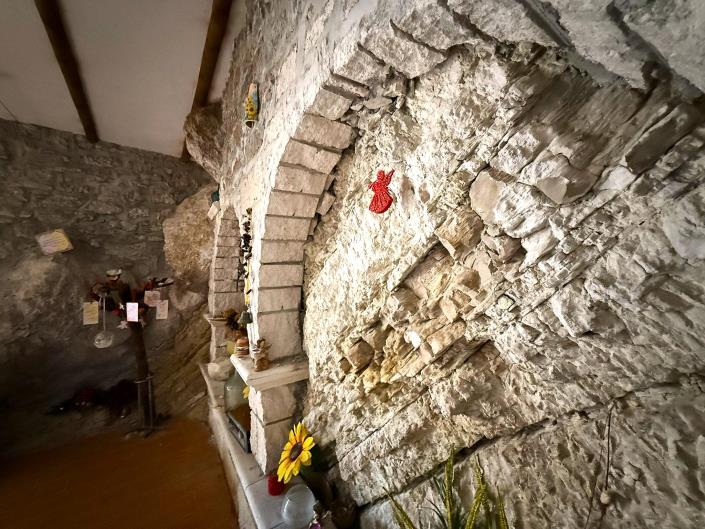 Image No.24-2 Bed Semi-Detached for sale