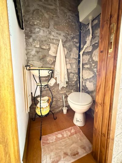 Image No.25-2 Bed Semi-Detached for sale