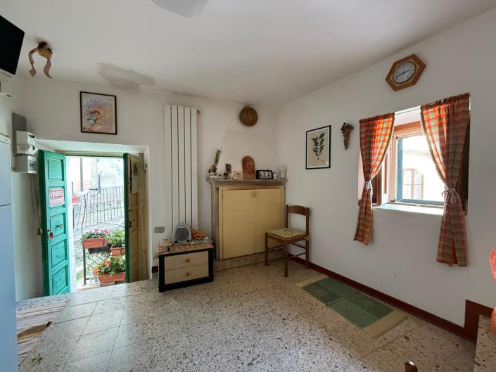 Image No.5-2 Bed Semi-Detached for sale