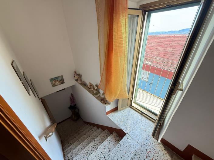 Image No.9-2 Bed Semi-Detached for sale