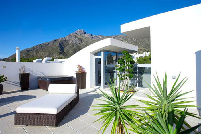 Image No.17-4 Bed House for sale