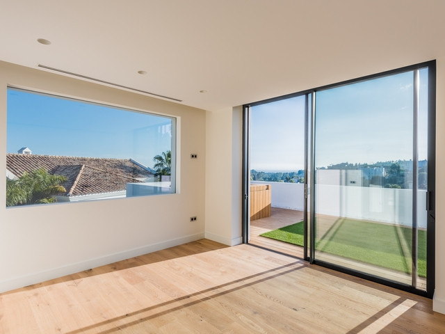 Image No.20-5 Bed House for sale