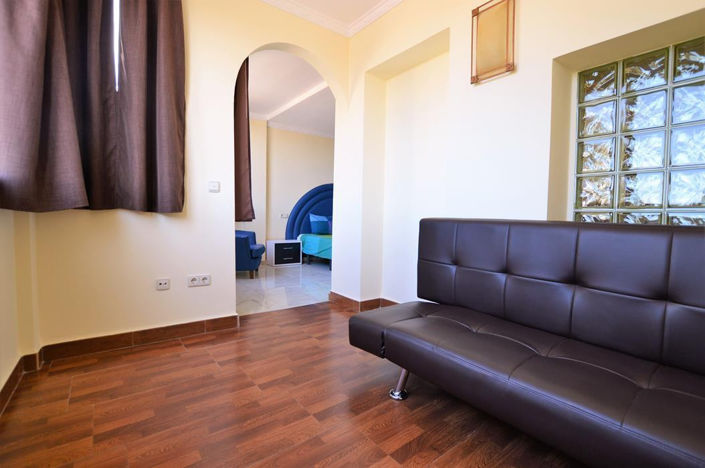 Image No.18-5 Bed House for sale