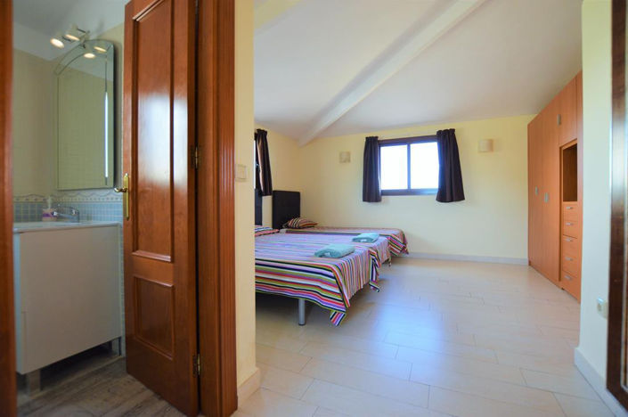 Image No.23-5 Bed House for sale