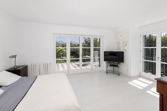Image No.12-6 Bed Villa for sale