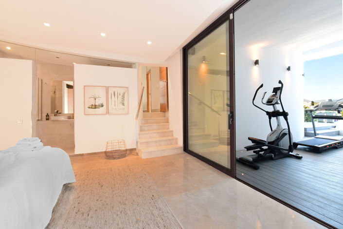 Image No.24-7 Bed House for sale