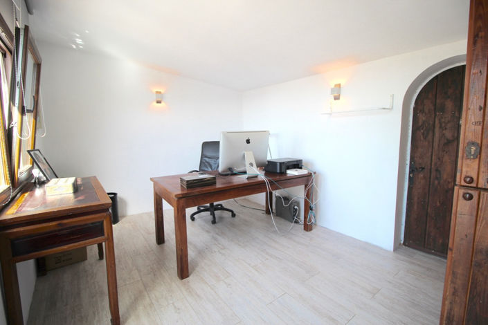 Image No.15-3 Bed House for sale