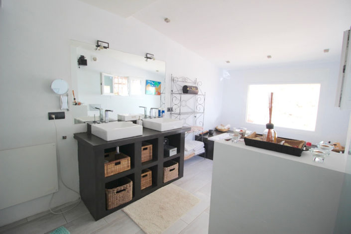 Image No.17-3 Bed House for sale