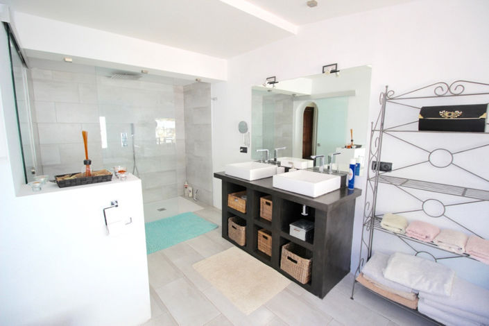 Image No.18-3 Bed House for sale