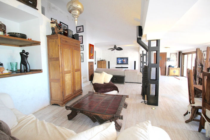 Image No.9-3 Bed House for sale