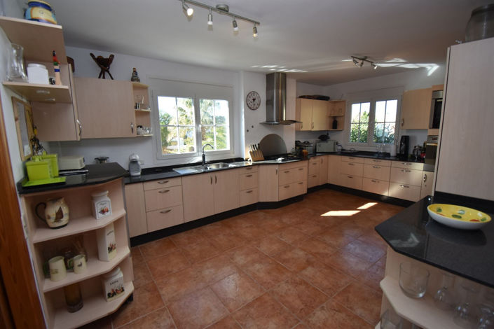 Image No.21-4 Bed House for sale