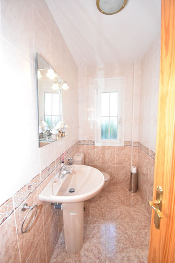 Image No.22-4 Bed House for sale