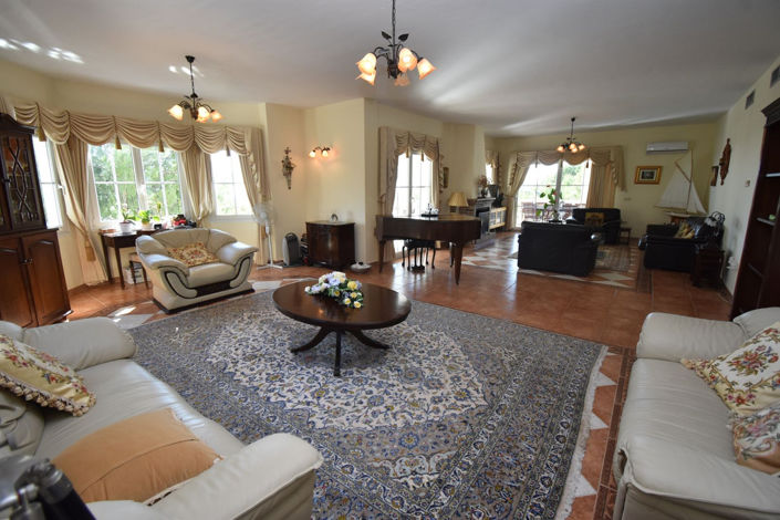 Image No.26-4 Bed House for sale