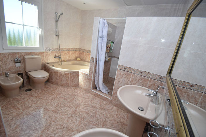 Image No.31-4 Bed House for sale