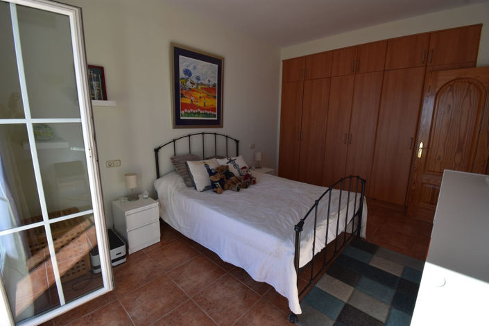 Image No.6-4 Bed House for sale