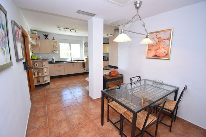 Image No.7-4 Bed House for sale