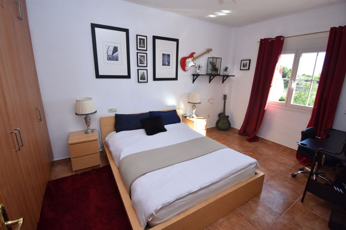 Image No.9-4 Bed House for sale