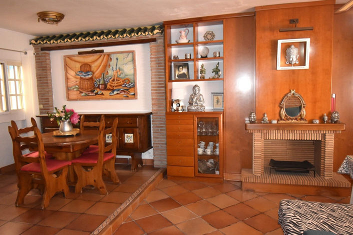 Image No.2-4 Bed Villa for sale