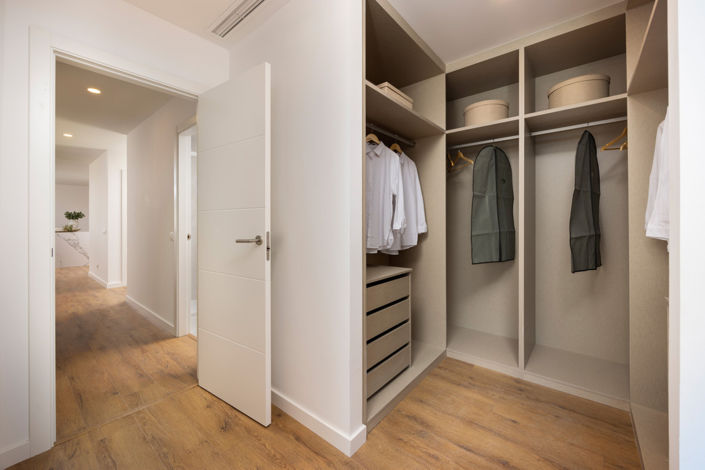 Image No.14-2 Bed Property for sale