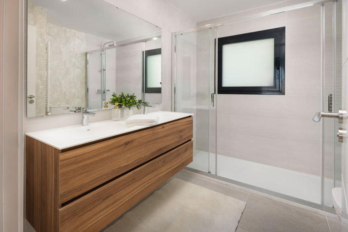 Image No.15-2 Bed Property for sale