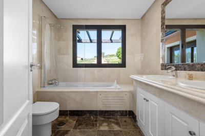 12-53013098fcab6c38b1379cd33298e050