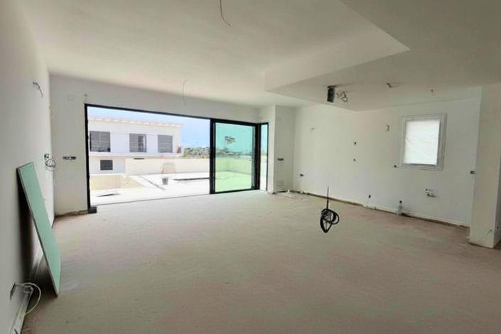 Image No.21-4 Bed Property for sale
