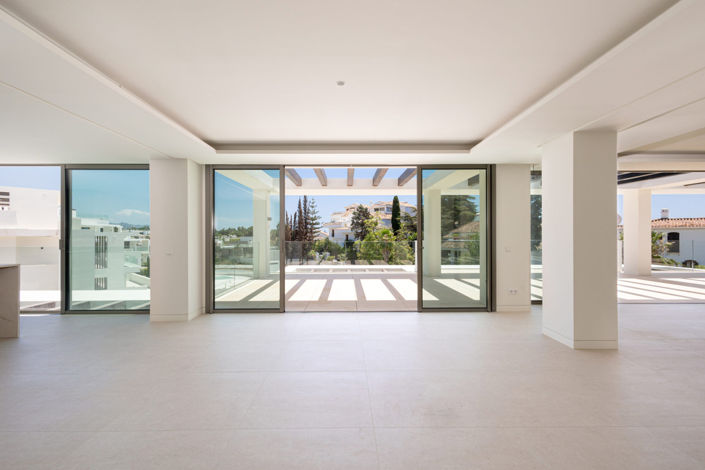 Image No.24-4 Bed Apartment for sale