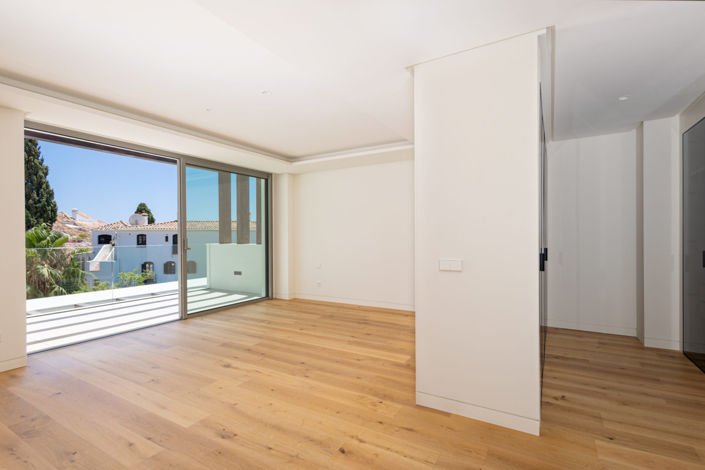 Image No.30-4 Bed Apartment for sale