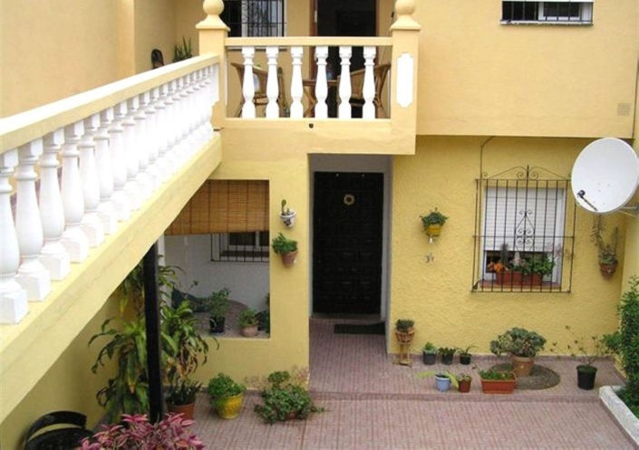 Image No.2-4 Bed House for sale
