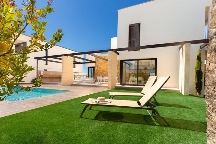 Image No.26-4 Bed House for sale