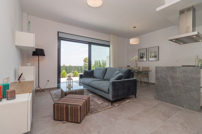 Image No.18-3 Bed House for sale