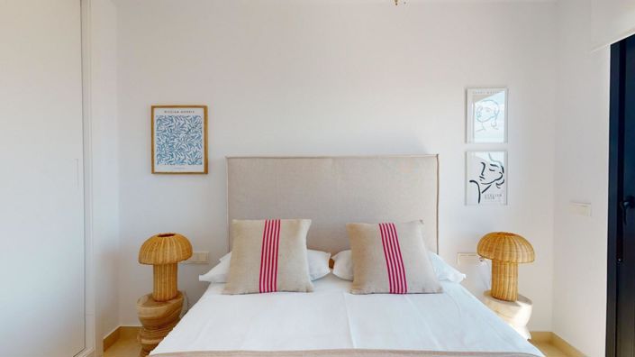 Image No.21-3 Bed Apartment for sale